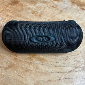 OAKLEY SUNGLASSES CASE
